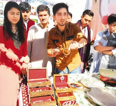 “闲鱼巴扎”亮相新疆校园