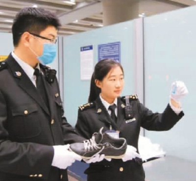 北京海关连查藏毒案