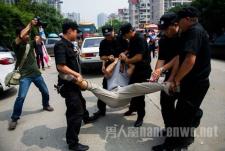 兰州大学生疑遭暴力执法