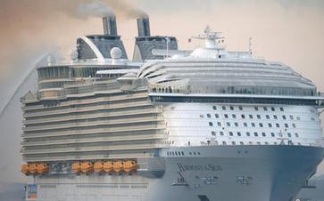 全球最大邮轮抵达英国