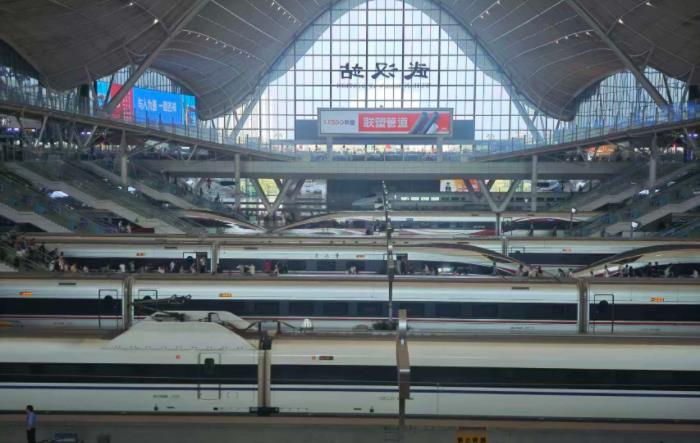 武铁2025年国庆中秋运输圆满收官:发送旅客762.7万人次,单日客流创新高