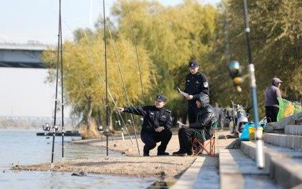 哈尔滨市公安局开展“禁捕护江 守法同行”主题宣传 警民携手共护松花江生态安全