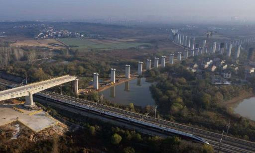 6000吨“钢铁巨龙”凌空转身83度 中国高铁“毫米级”转体桥刷新世界精度