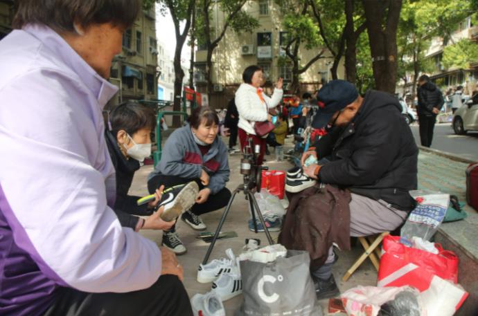 家门口的“幸福升级”：全国多地探索完整社区建设，15分钟生活圈这样改变日常