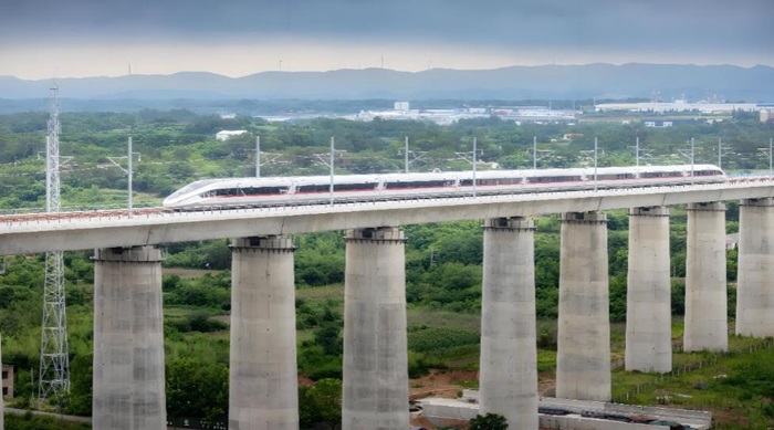 汉襄宜“金三角”高铁闭环，湖北区域协同迈入“一小时时代”