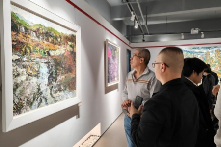 “绘光拾梦旅”美术作品展在泉州开幕 四位艺术家60件精品亮相