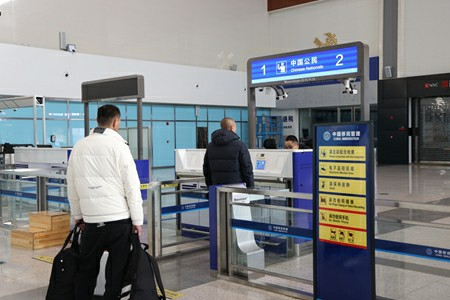 绥芬河：中俄双向免签政策正式实施