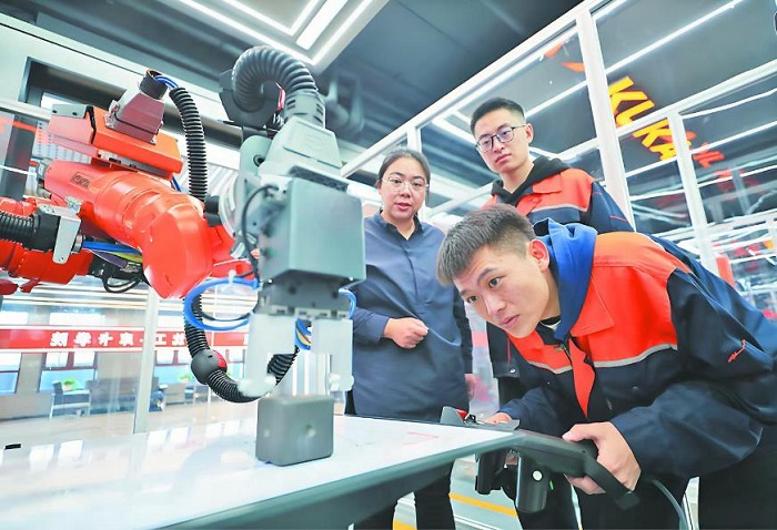 “跨界融合”促就业强制造：39城启动人力资源服务与制造业深度融合试点