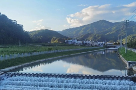 钟文民：老兵河长守初心碧水清波践使命