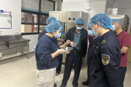 漳州市龙海区联合督查“校园餐” 筑牢师生饮食安全防线