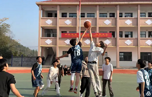 校际协作促均衡发展：醴陵城北中学赴东堡中学开展体育教学帮扶交流