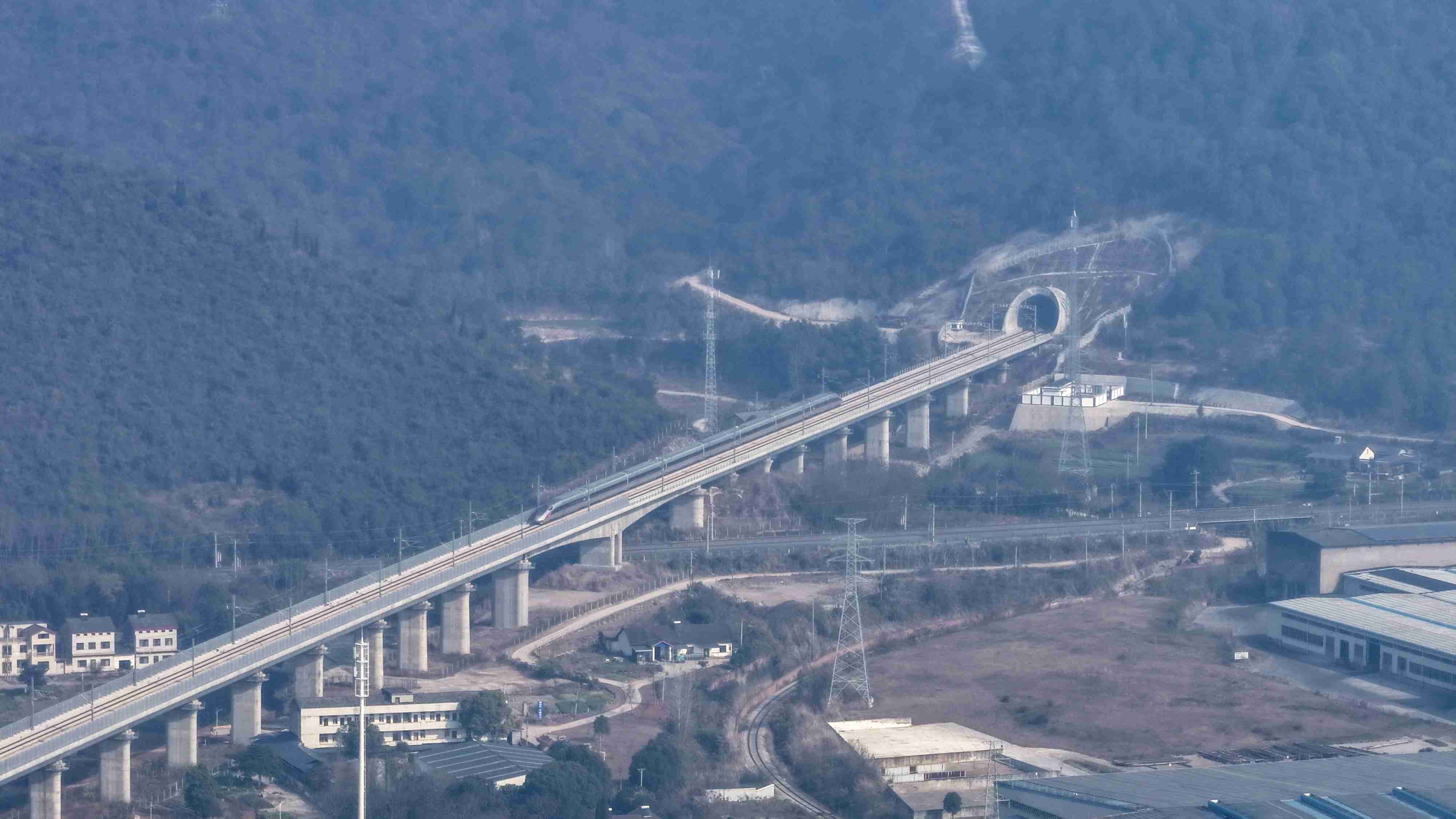 武宜高铁今日开通运营 中国高铁运营总里程突破5万公里