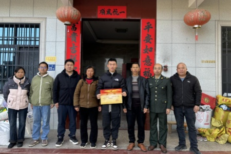 喜上加喜 长汀县馆前镇为&ldquo;四有&rdquo;优秀士兵家庭送喜报贺婚约