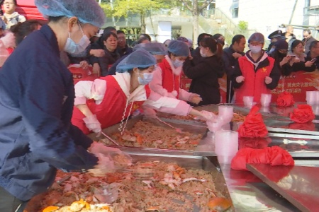 6米大锅煮百斤青蟹 漳州云霄螃蟹饭&ldquo;鲜&rdquo;翻美食嘉年华