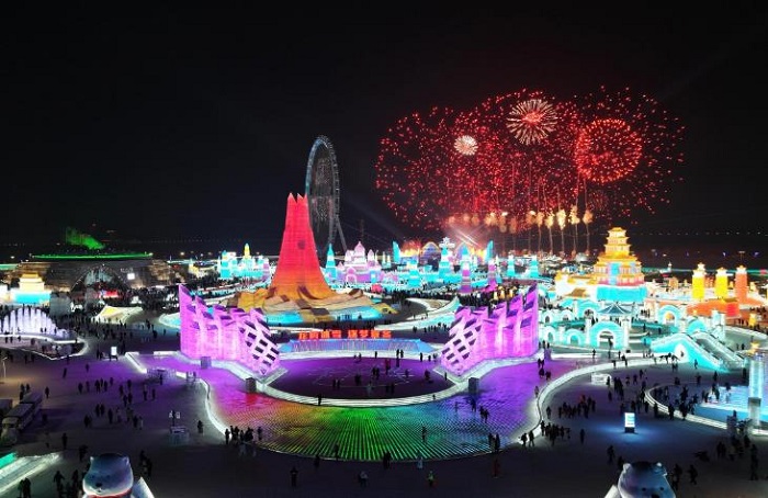 冰灯映雪62载，哈尔滨第52届冰灯艺术游园会正式开园