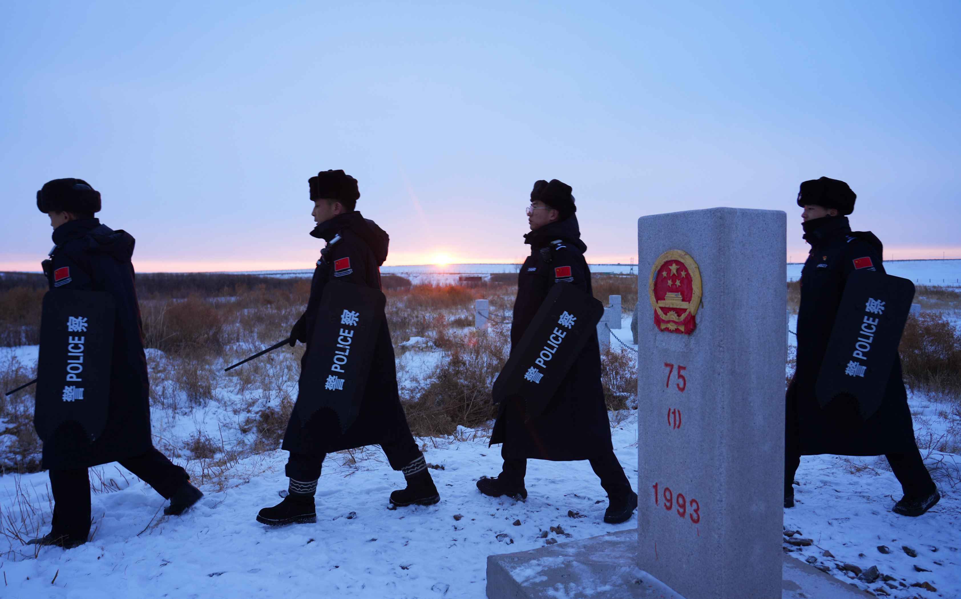 零下30℃踏雪巡边 移民管理警察用&ldquo;新年第一步&rdquo;丈量北疆安宁