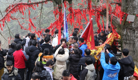 &ldquo;湘超&rdquo;冠军队到访新田 球迷热情迎接感受&ldquo;永冲锋&rdquo;精神