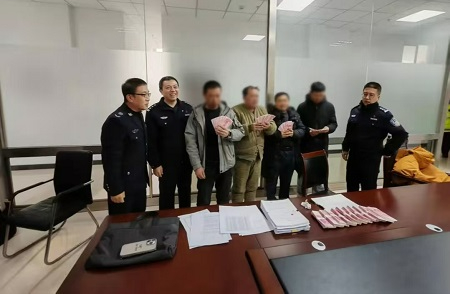 鞍山千山警方联合维权中心为41名农民工追回欠薪近30万元