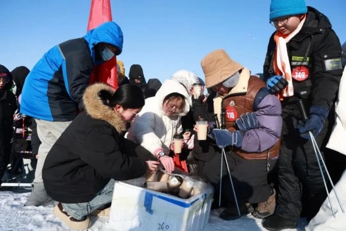 伊春铁力桃源湖：千人共破吉尼斯 冰雪盛宴焕新活力