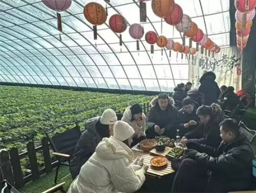 北大荒闫家岗农场第二届冰雪采摘活动火热启幕&ldquo;冰趣田园+莓香四溢&rdquo;点燃冬日热情