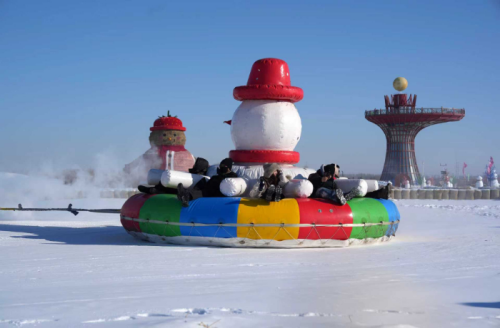 北大荒闫家岗农场第二届冰雪采摘活动火热启幕&ldquo;冰趣田园+莓香四溢&rdquo;点燃冬日热情