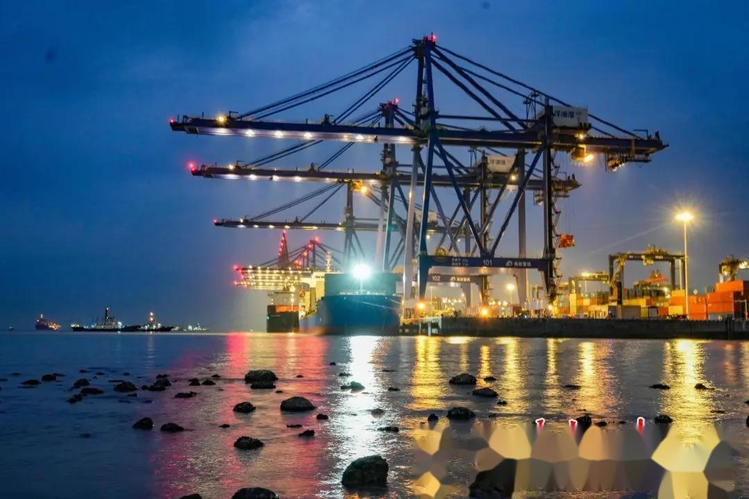 海南自贸港封关满月：洋浦港吞吐量领跑全国 制度创新撬动全球航运新枢纽