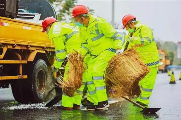 迎战入冬最强寒潮：交通运输系统打响安全畅通保卫战