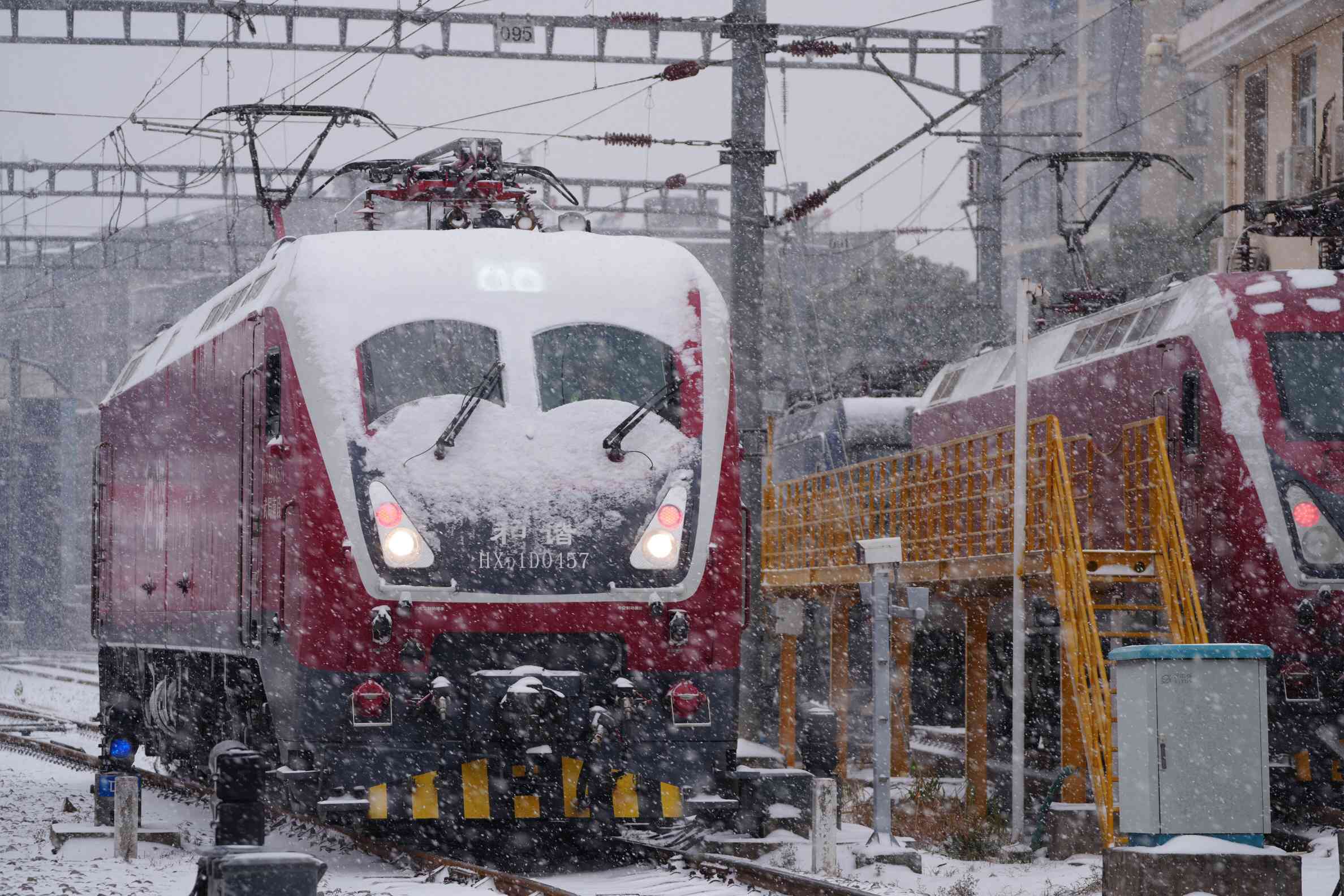 以雪为令！国铁武汉局迎战风雪保畅通