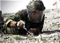 民间工兵以砍刀排雷 一年扫雷800颗