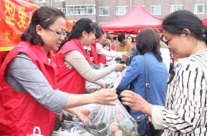 绥芬河社区开展&ldquo;情暖端午 共建和谐&rdquo;大型公益活动