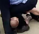 缘故不明 男子未带身份证被民警打断肋骨