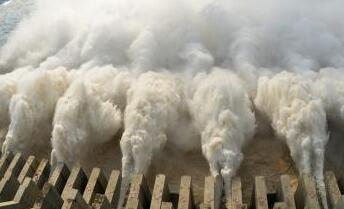 48条河流发生超警洪水 三峡水库迎今年首轮洪水