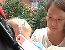 1岁女儿重病 母亲网络求助被要求陪睡