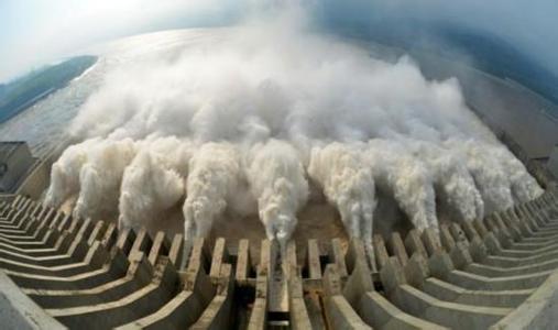长江上游强降水影响  三峡水库流量达每秒31600立方米