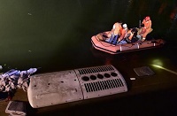 天津津蓟高速大客车爆胎落水 26人遇难