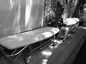 急诊室&ldquo;床贩子&rdquo;生意火爆 价格比医院高数十倍