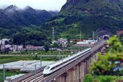 湖北武汉部分列车因暴雨停运