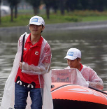 武汉洪涝 快递员外卖小哥仍送&ldquo;货&rdquo;上门