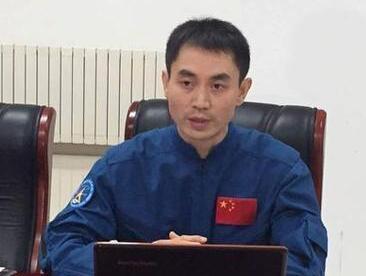 中国第二批航天员首次亮相 已完成在欧洲训练