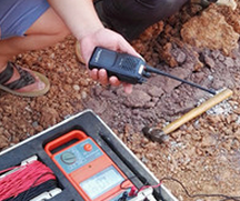 湖北鄂州：防雷检测工程师不畏酷暑进行防雷安全检测