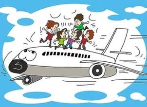 男子坐飞机和女友吵架 欲强行开应急舱门被拘