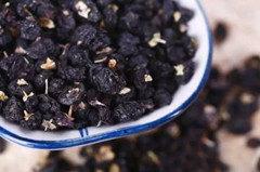 &ldquo;水井巷&rdquo;为消费者温馨介绍红、黑枸杞不同的营养价值