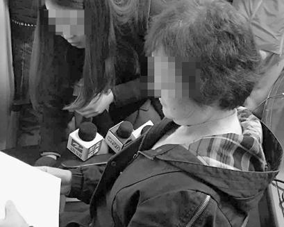 退休教授差点被骗300万 警察找她时她刚按下确认键