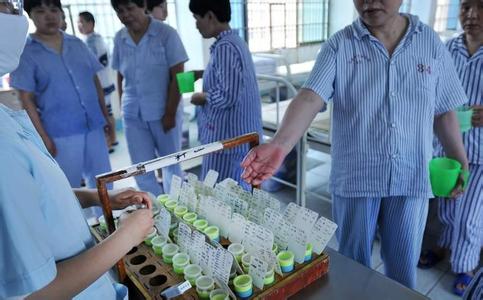 哈尔滨太古派出所民警帮精神病患者入院接受治疗