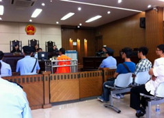 两男子假扮土豪要存一大笔钱 骗走银行行长91万