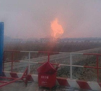 天津滨海临港工业区发生火灾 因燃气管道破裂所致