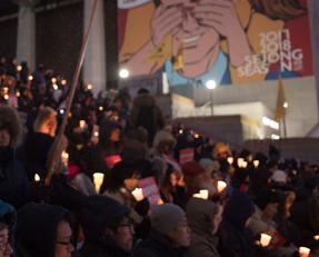 韩国民众再次集会要求逮捕涉案财阀掌门人