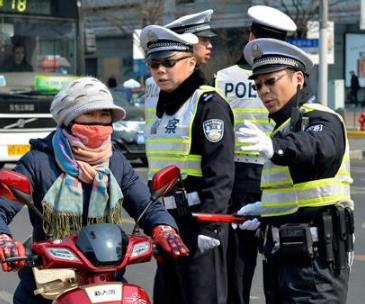 各类交通顽疾让人生气又无奈 咋能让人守规矩?