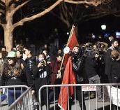 美国加州大学示威者赶走&ldquo;另类右翼&rdquo;演讲人