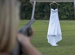 离婚了婚纱怎么办？她们选择这么干